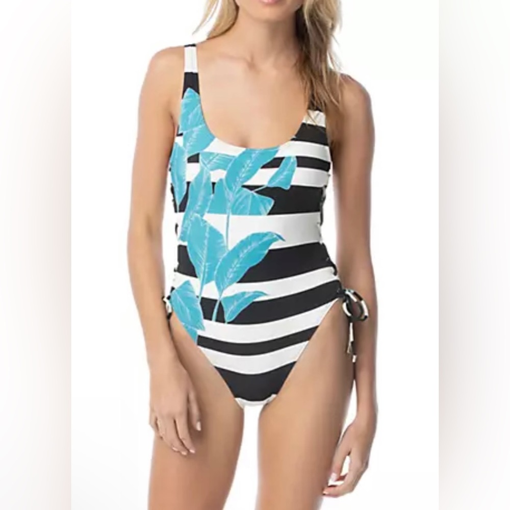 NWT Vince Camuto Lace Up U Neck One Piece Swimsuit